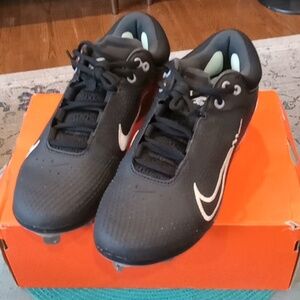 Nike women's softball cleats-LIKE NEW